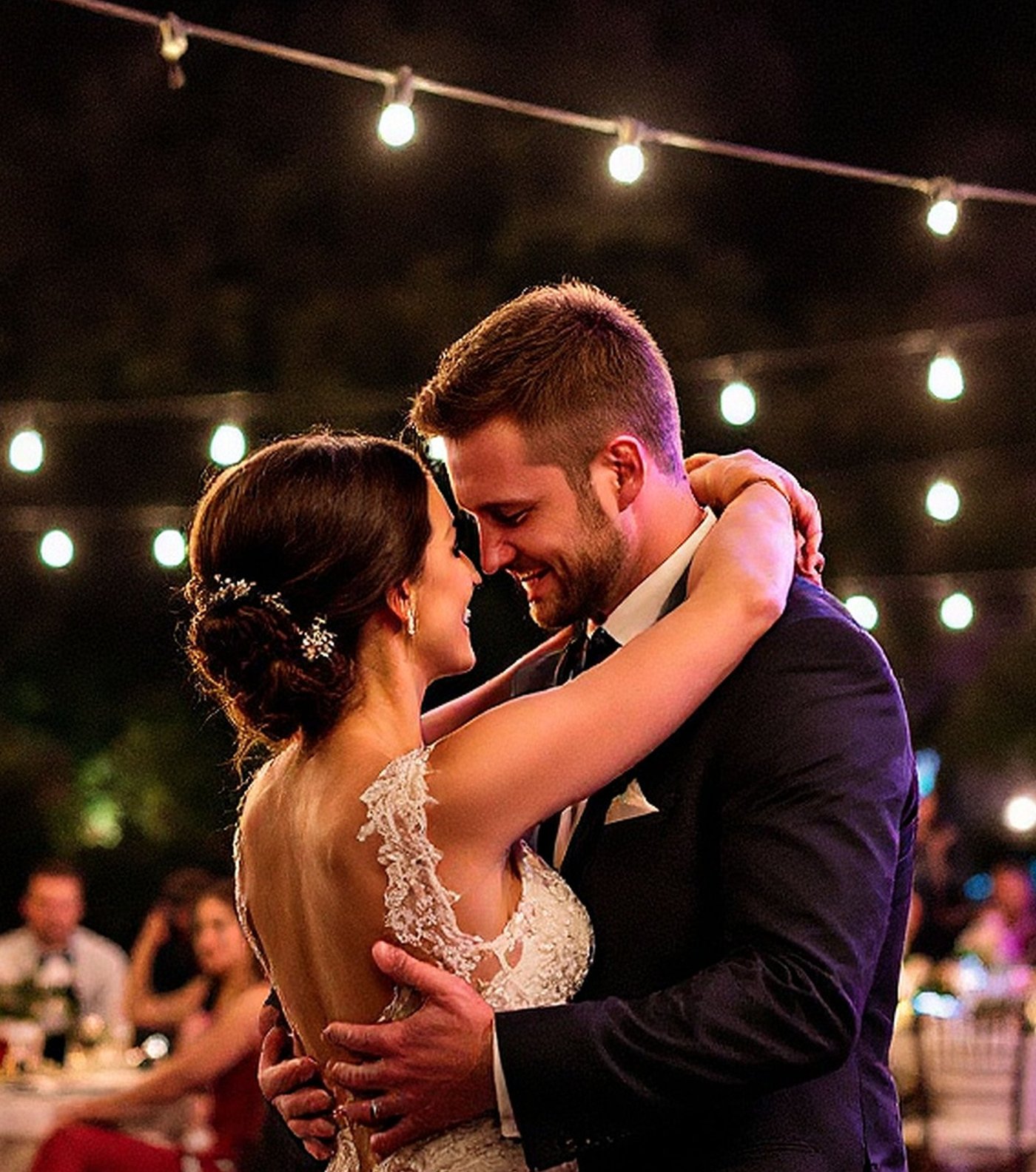 Couple préparant leur ouverture de bal de mariage en bachata à Paris