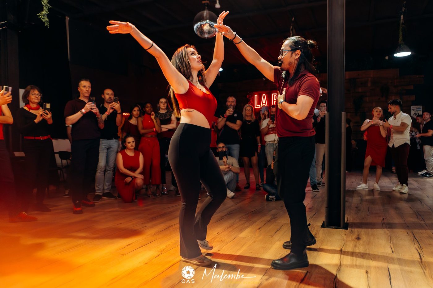 Cours de bachata à Levallois (92) : guide complet 2026-2027