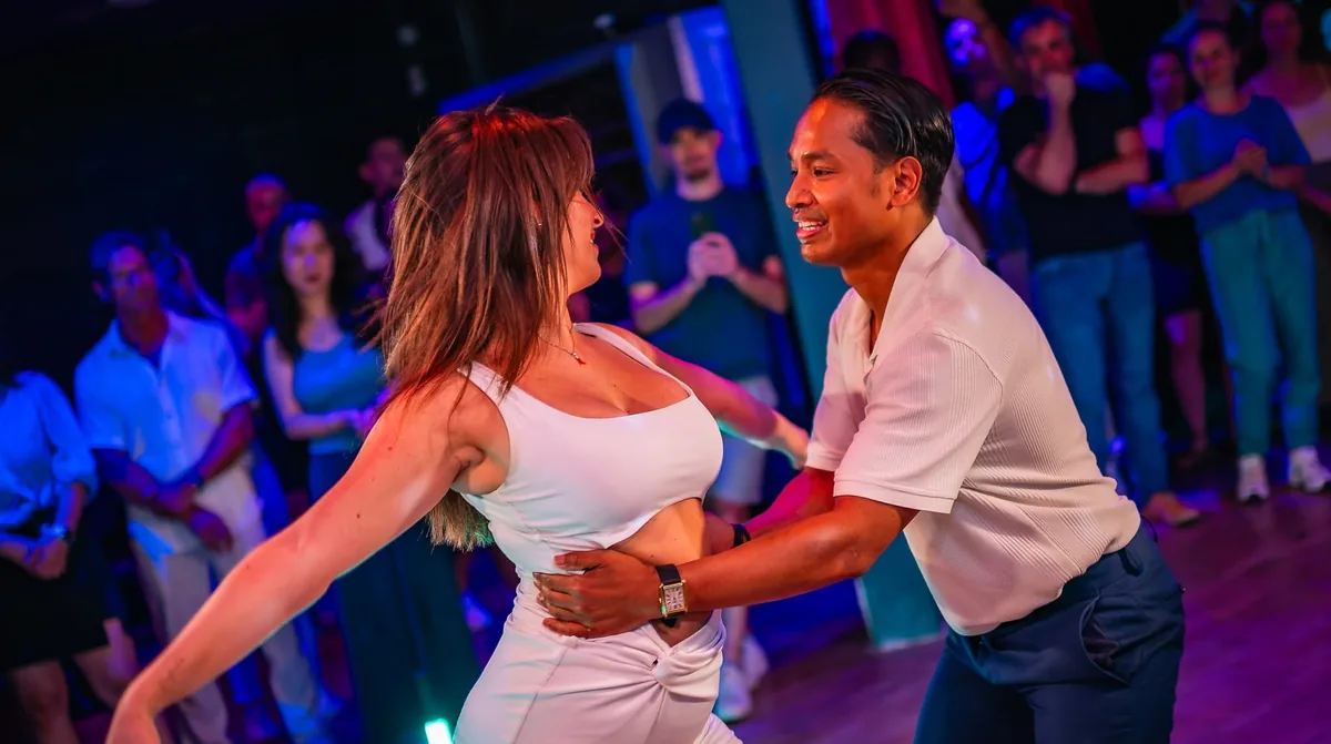 Su Thai, champion de France de bachata et professeur à Paris
