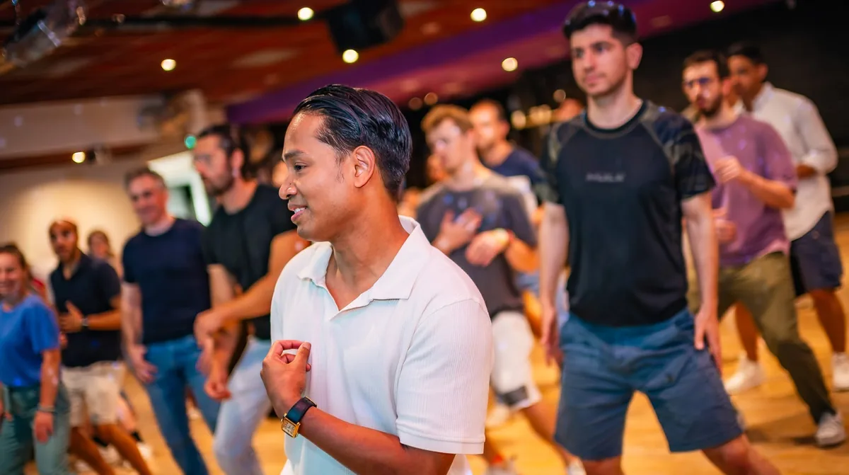 Combien coûte un cours de bachata à Paris : les prix 2026